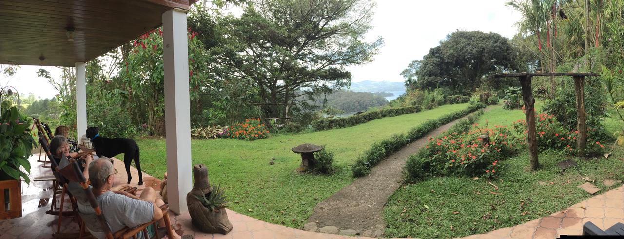Chalet Nicholas Bed & Breakfast Nuevo Arenal Extérieur photo